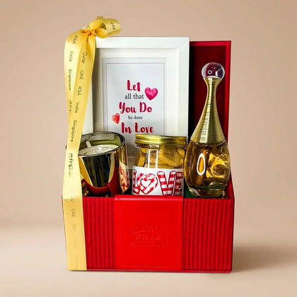 سلة هدايا عيد الحب الفاخرة مع عطر ديور