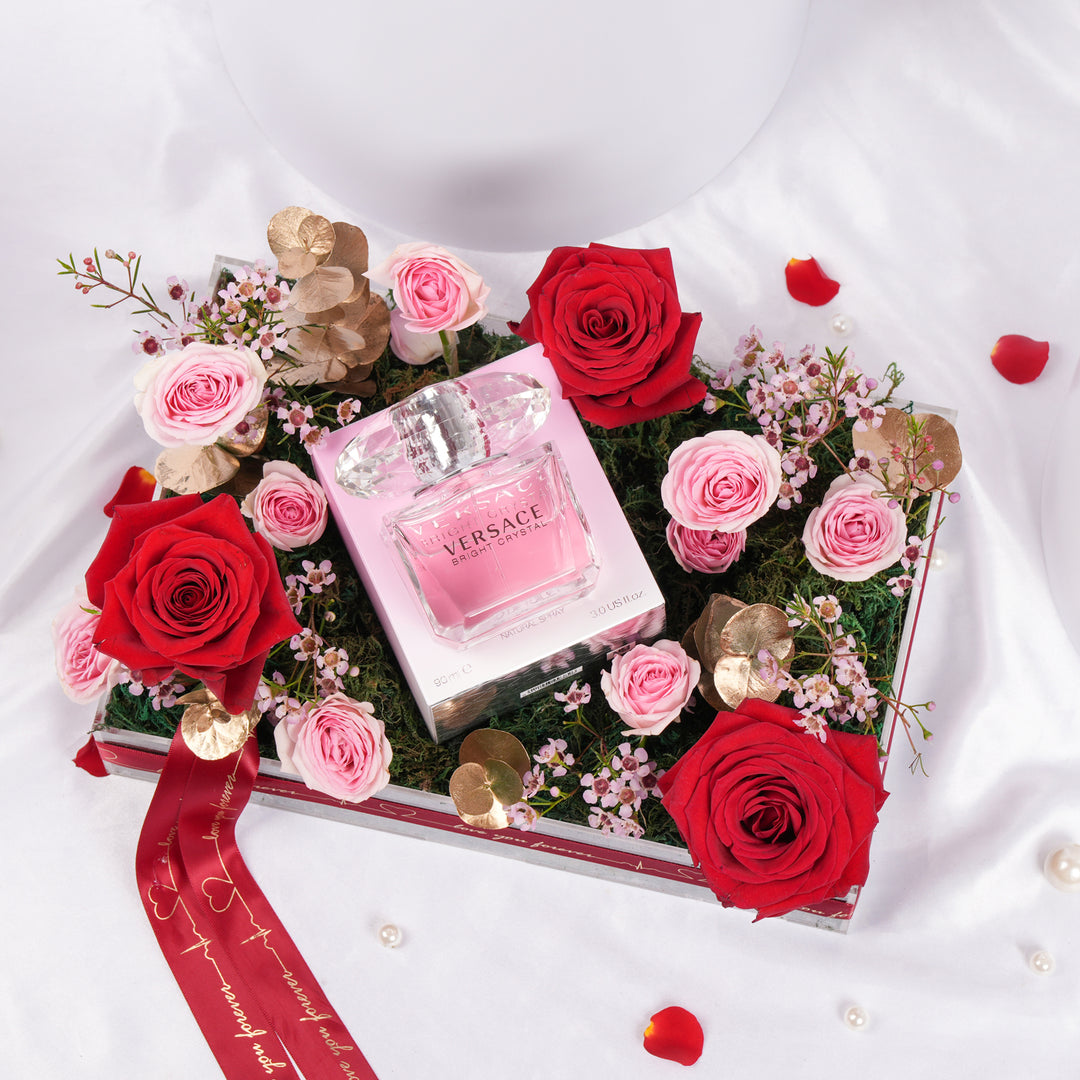 مجموعة هدية برايت كريستال فيرساتشي وحديقة الورد الأنيقة لها