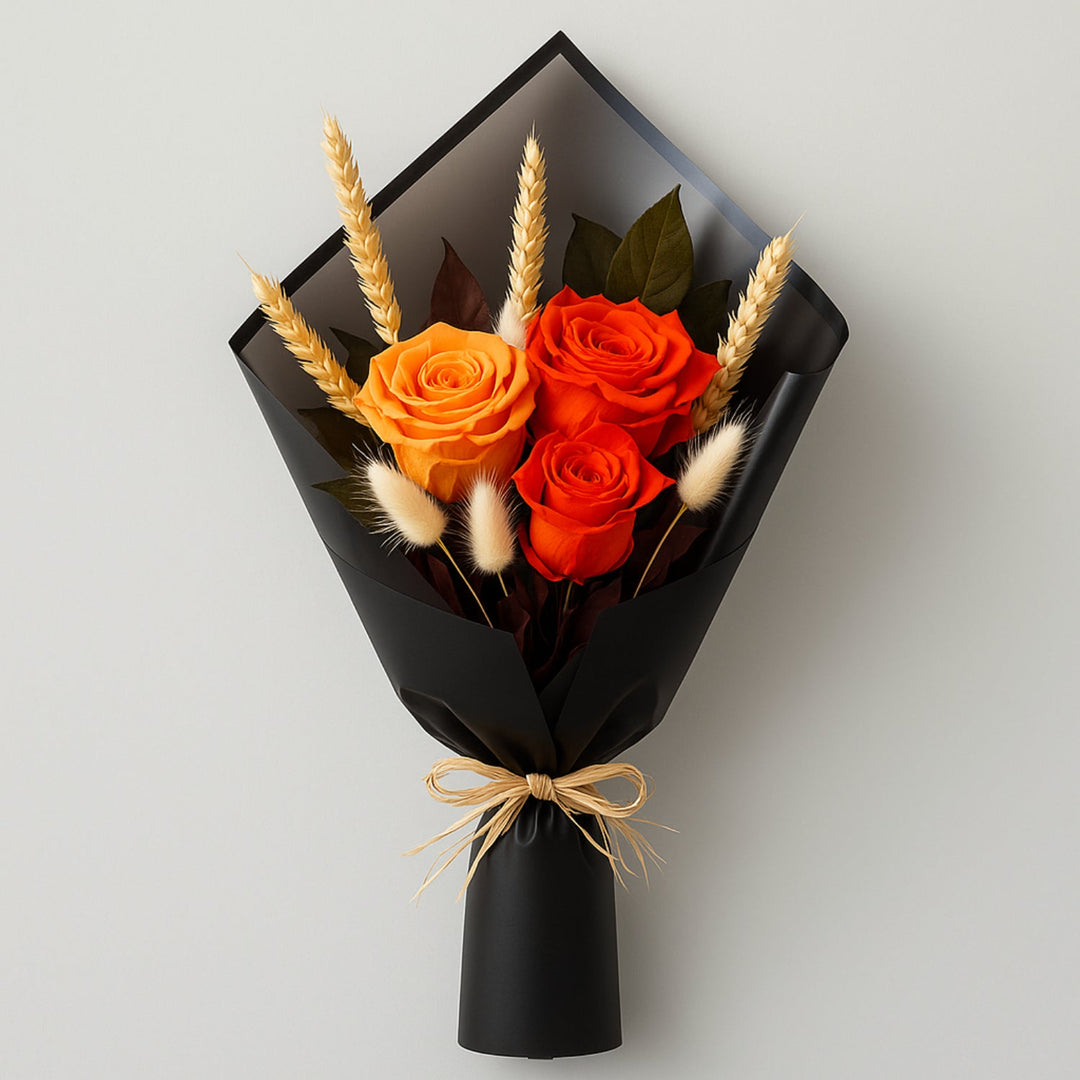 همسات الأبد: باقة زهور مجففة برتقالية وبيضاء أنيقة