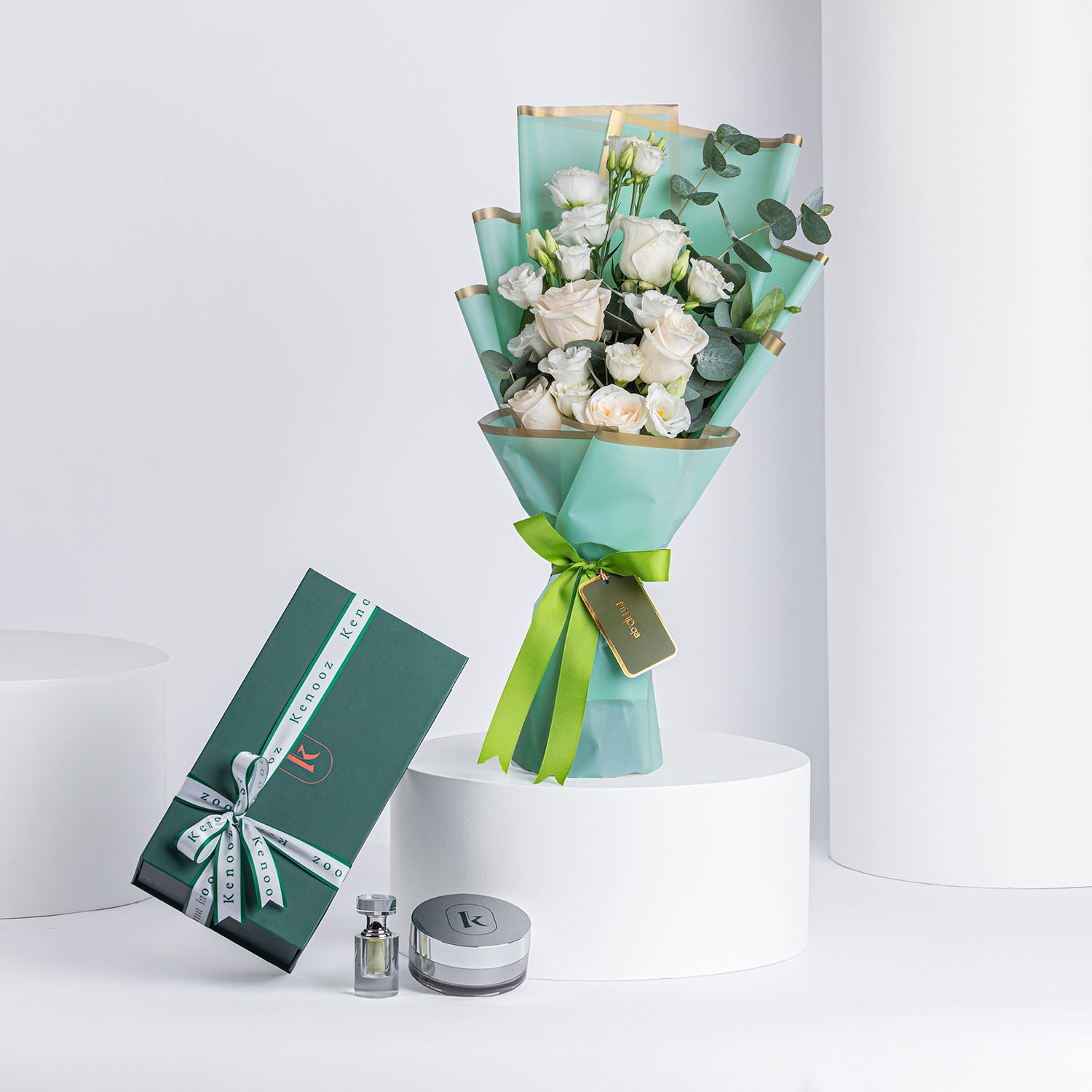 Kenooz - Small Gift Box | White Roses Bouquet