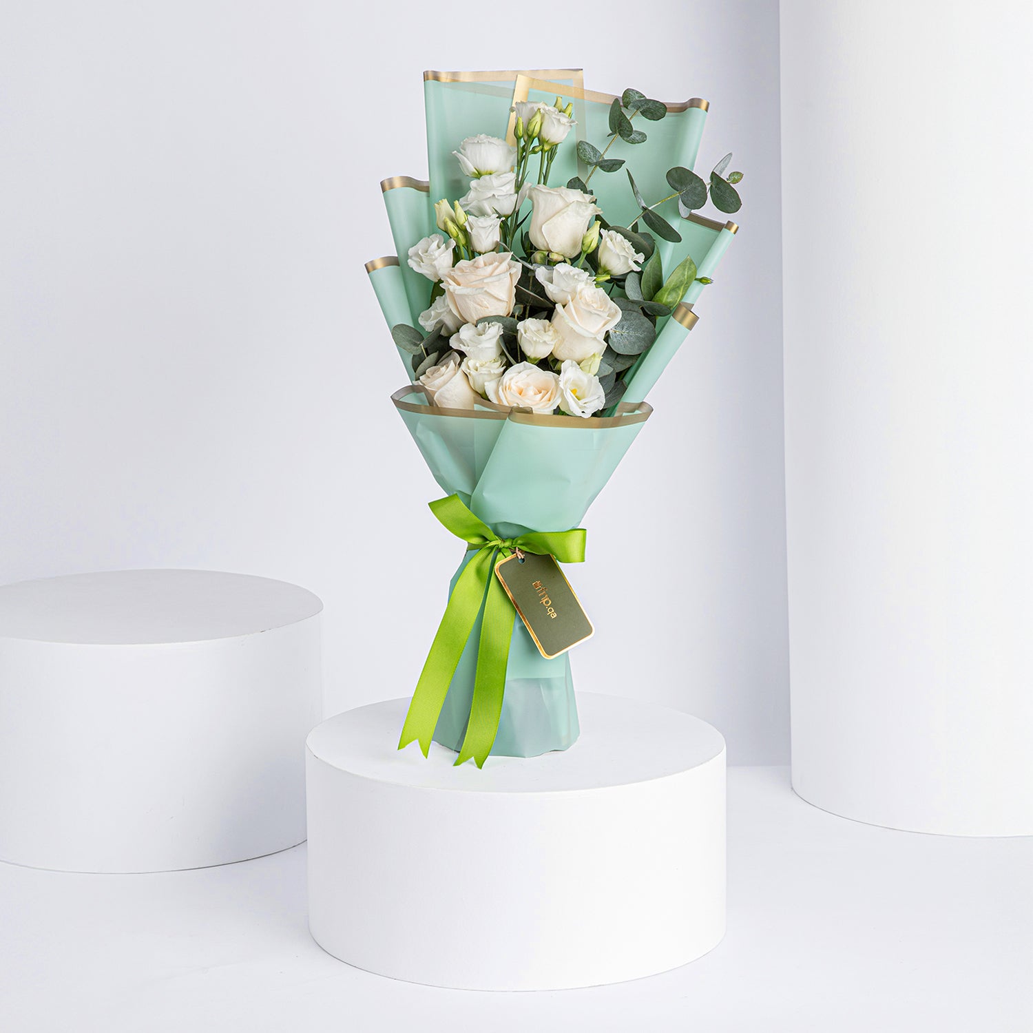 Kenooz - Small Gift Box | White Roses Bouquet