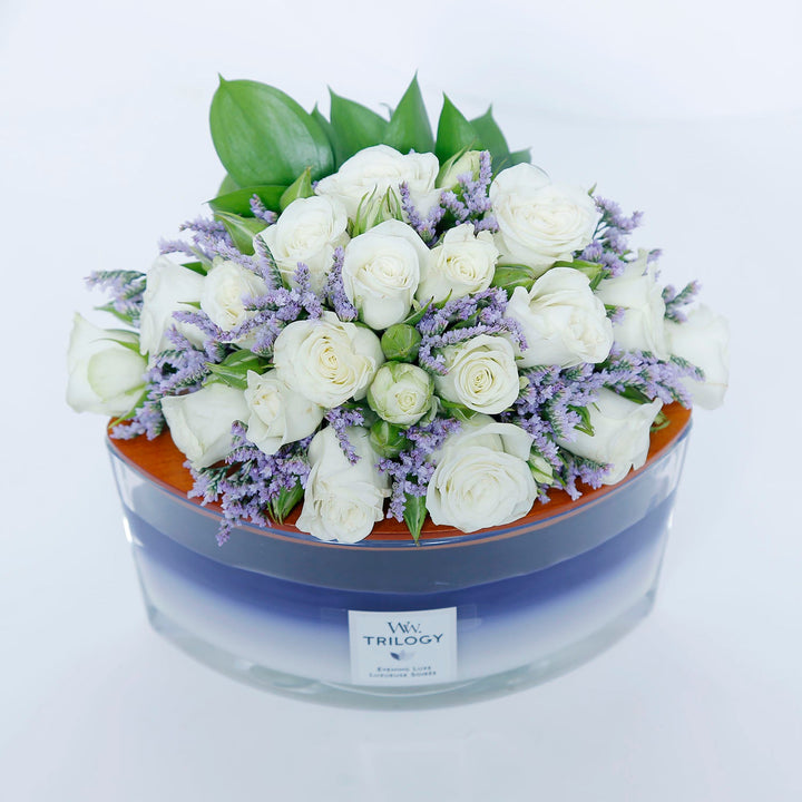 شمعة وودويك البيضاوية - إيفنينغ لوكس مع ترتيب زهور أنيق