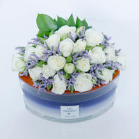 شمعة وودويك البيضاوية - إيفنينغ لوكس مع ترتيب زهور أنيق