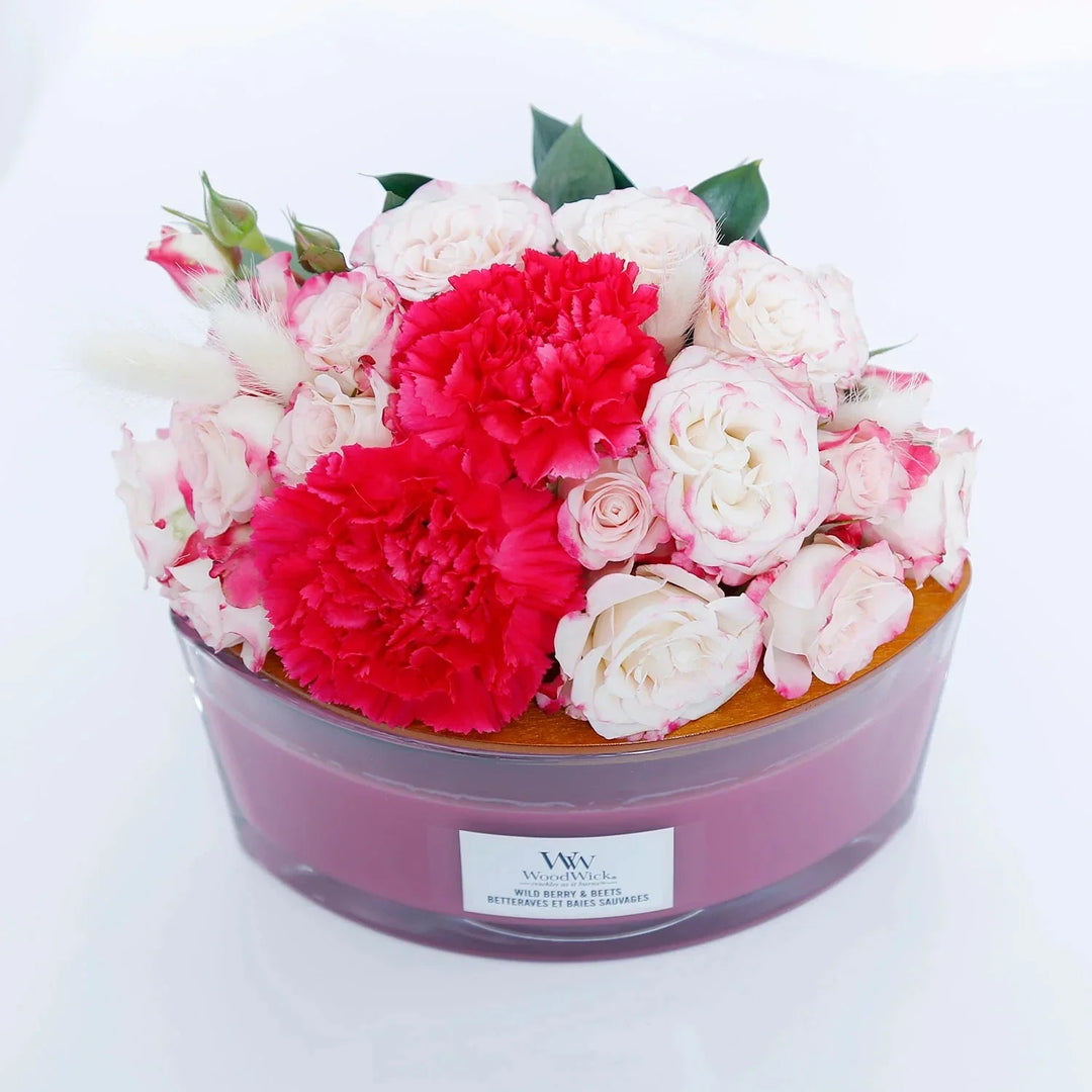 اكتشف أناقة شمعة وودويك إيليبس - برائحة التوت البري والشمندر