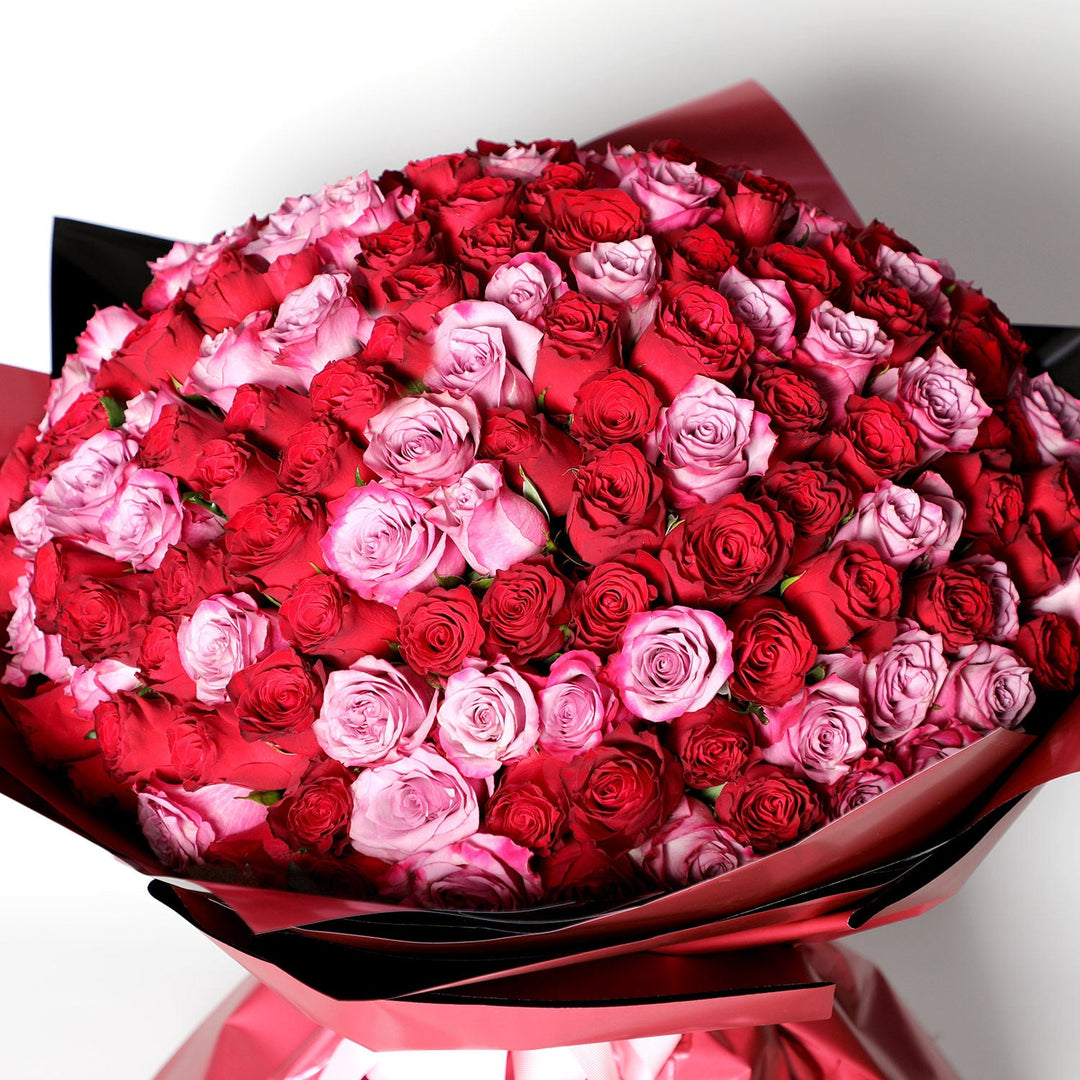 Luxurious 200 Red and Pink Roses Bouquet - Perfect Gift for Any Occasion 