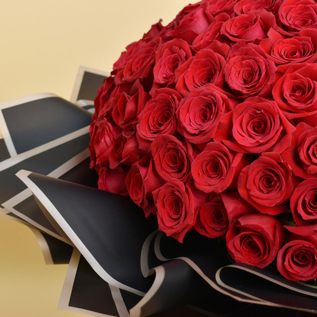 Luxurious 200 Red Valentine Roses Bouquet - Perfect Gift for Your Beloved 