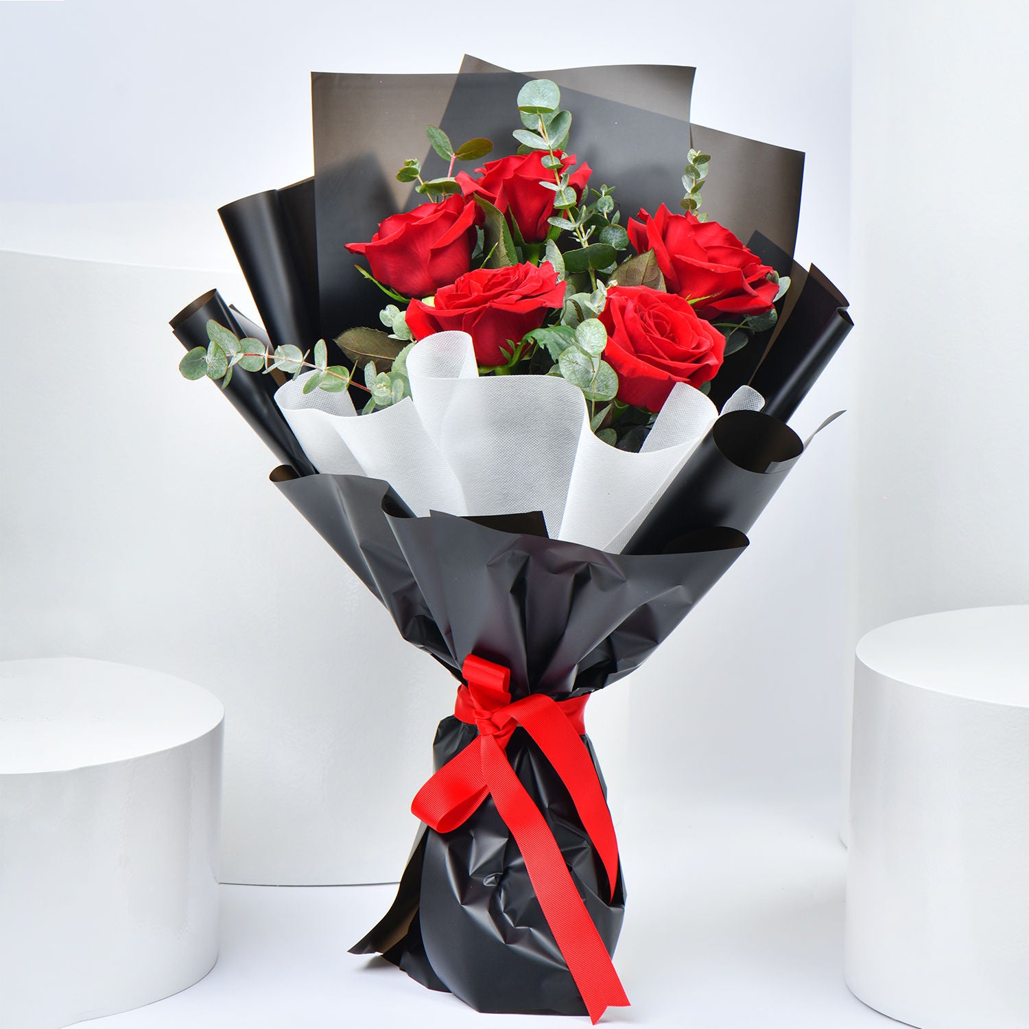 Buy Elegant 5 Red Roses Bouquet with Eucalyptus Online in Qatar - FNP QA