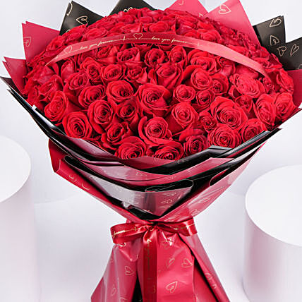 Luxurious Bouquet of 100 Red Roses – Perfect for Romantic Occasions