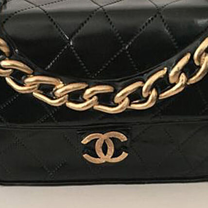 كيك ثلاثي الأبعاد بطابع شانيل الفاخر