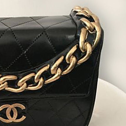 كيك ثلاثي الأبعاد بطابع شانيل الفاخر