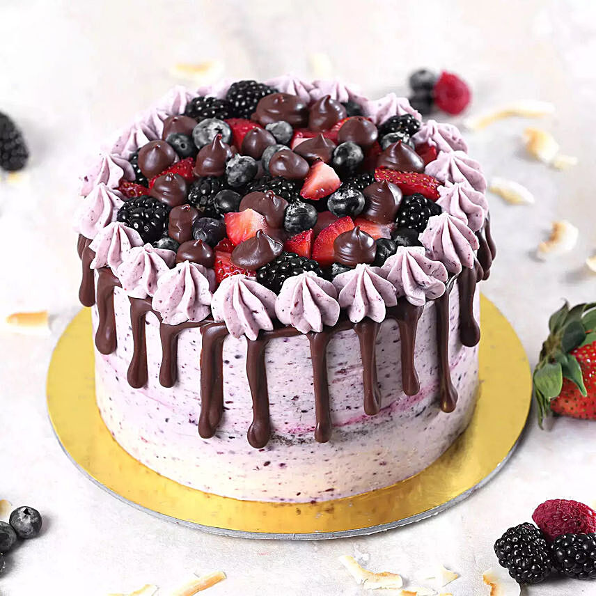 Irresistible Vanilla Berry Delight Cake