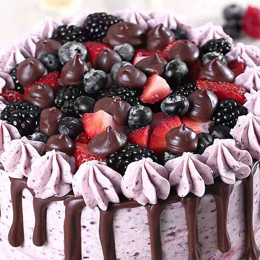 Irresistible Vanilla Berry Delight Cake