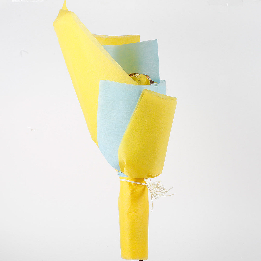 باقة شوكولاتة فيريرو روشيه فاخرة بتغليف أنيق باللونين الأصفر والأزرق