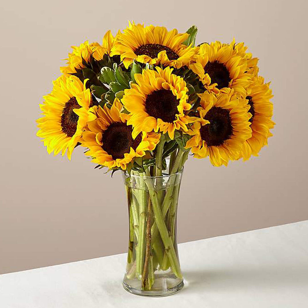 Vibrant Sunflower Glass Vase Arrangement - Radiate Joy and Warmth