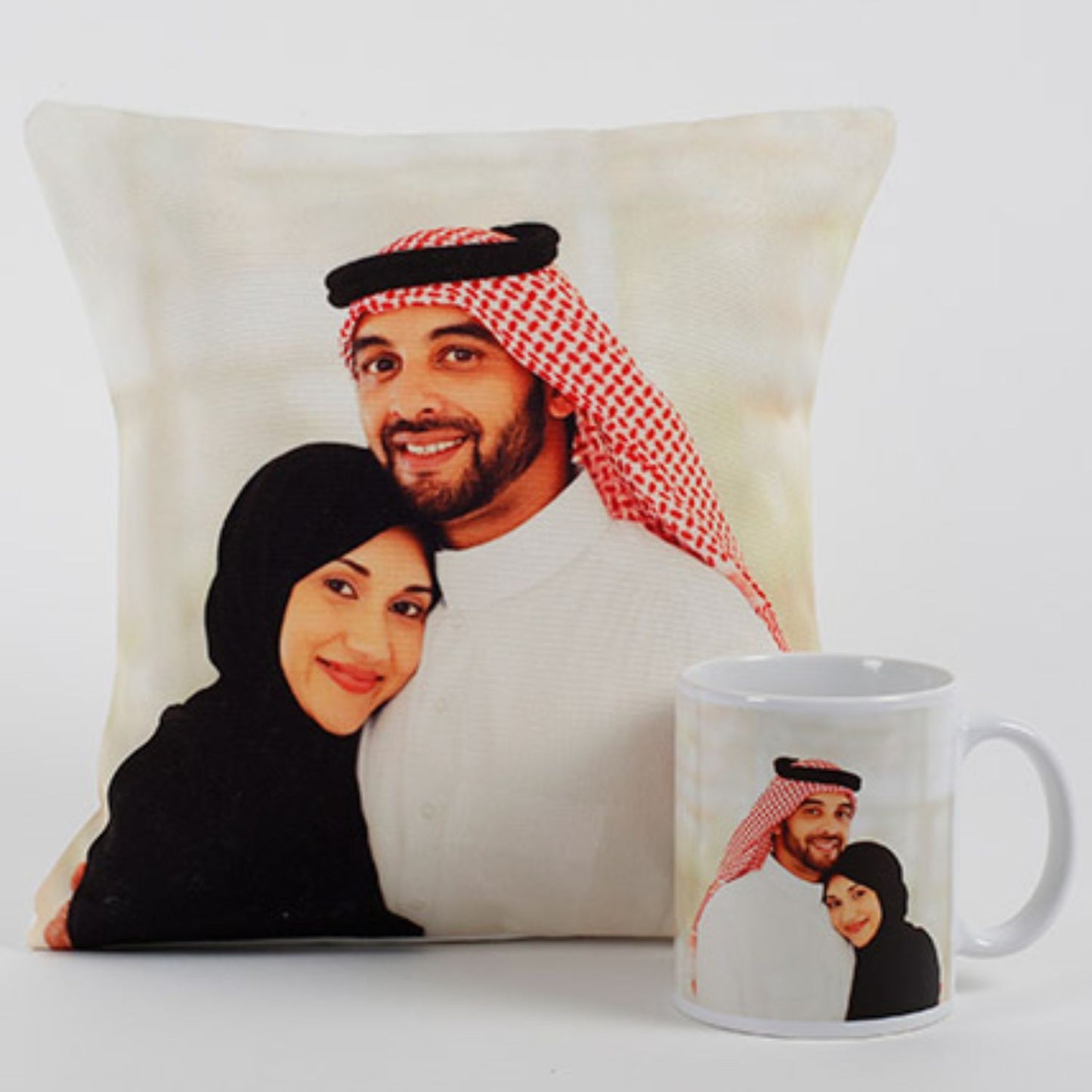 مجموعة وسادة وكوب مخصصة بالصور
