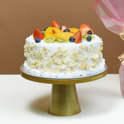 Elegant Bouquet of Blushing Roses with Delectable Fruit Cake