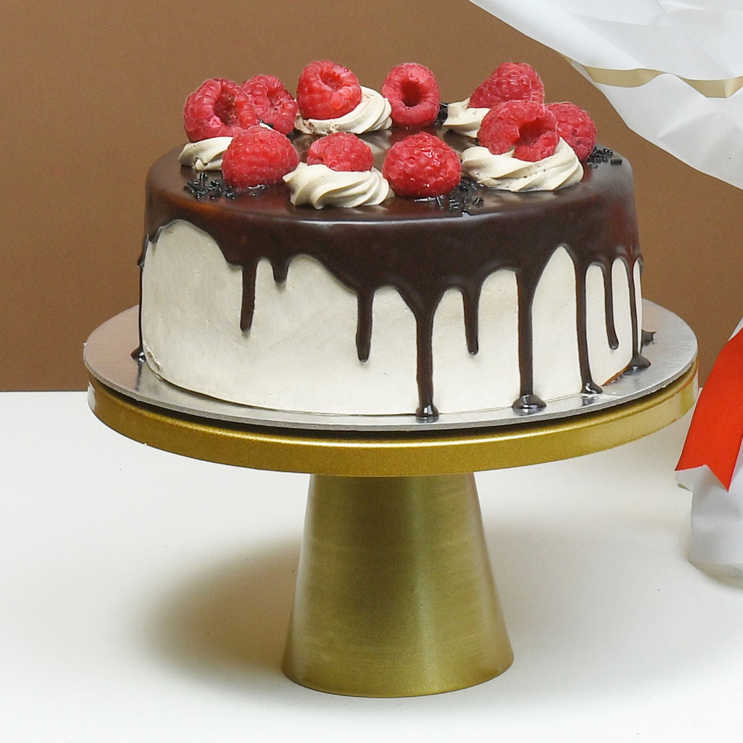 Passionate Love Roses and Dripping Chocolate Cake Surprise