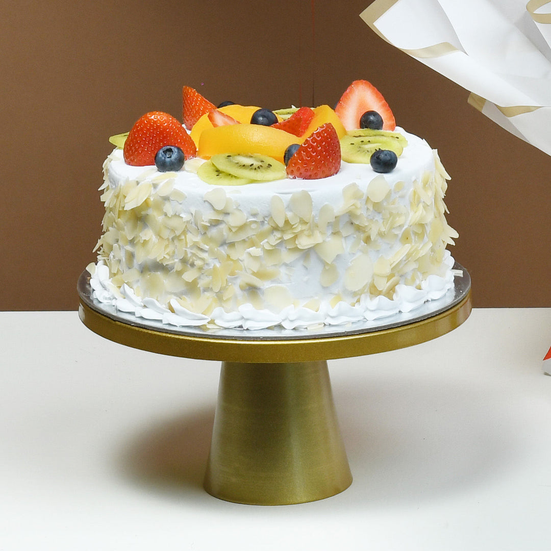 باقة حب حمراء وهدايا مفاجأة حلوة