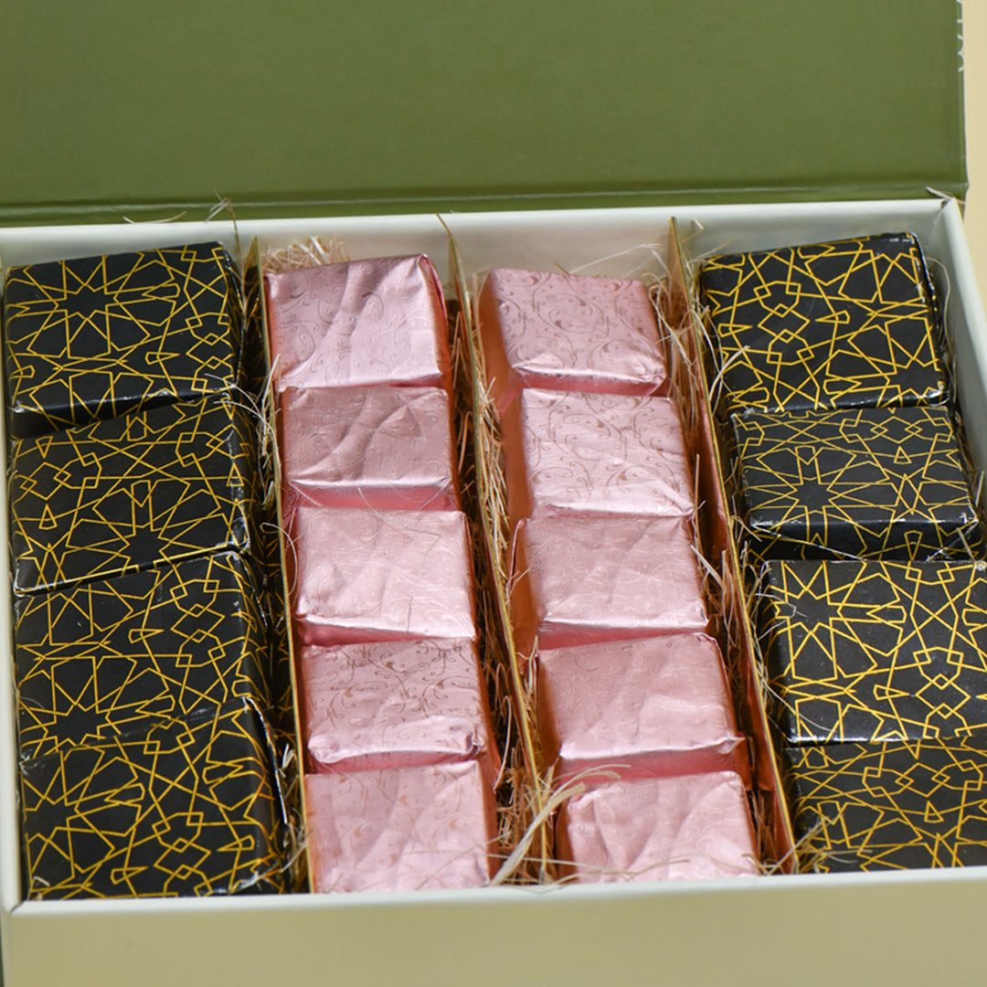 علبة هدايا شوكولاتة فاخرة مختارة من FNP - 250 جم