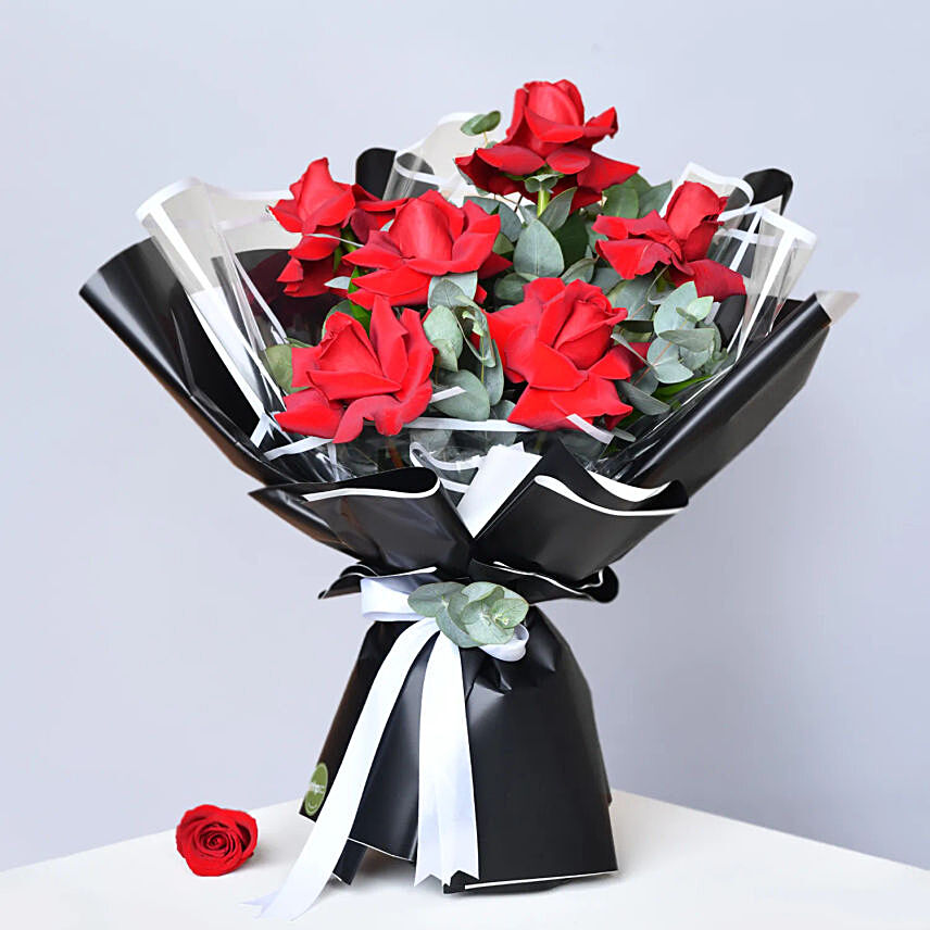 Red Roses Bunch With Mix Fruit Cake