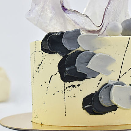 طبقة الفرح: كعكة الشوكولاتة المصممة الفاخرة