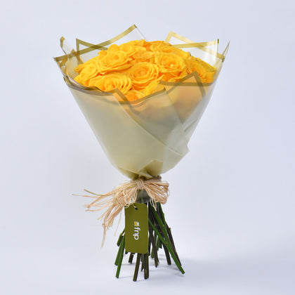 Bright Yellow Roses Bouquet with Fresh Fruit Vanilla Cake